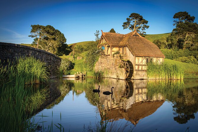 Private 2 Day Tour: Hobbiton, Waitomo, Rotorua Geothermal & Hamilton Gardens - Waitomo Glowworm Caves: the quiet boat ride you plan around