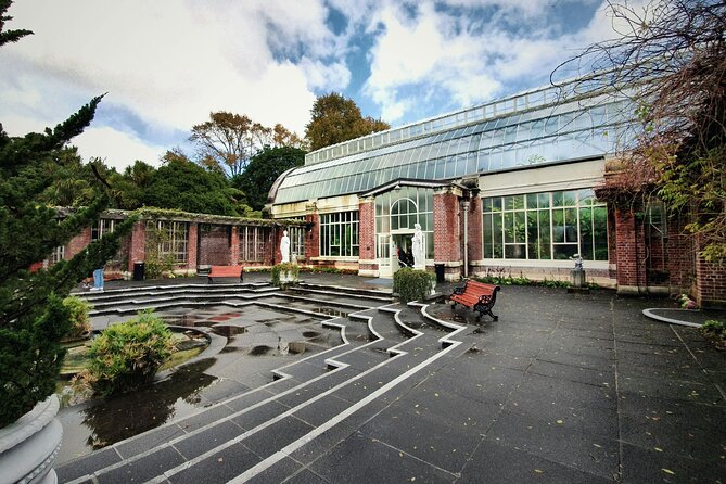 Private Auckland City Highlights Tour - Auckland Domain: Volcanic Past, War Memorial, and Winter Gardens
