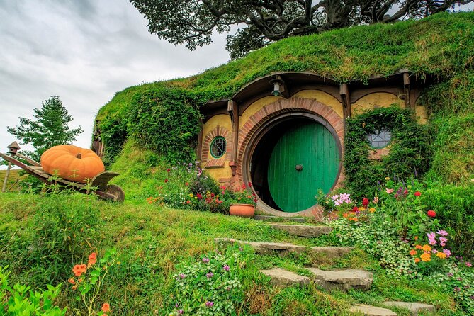 Private Hobbiton & Blue Springs Day Trip from Auckland - Hobbiton Movie Set: guided walking tour, full focus time