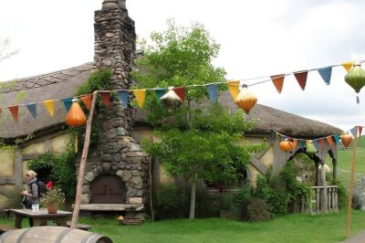 Private Hobbiton & BlueSprings & Redwood forest fromAuckland - Hobbiton Movie Set: 3 hours of set-story and photo time