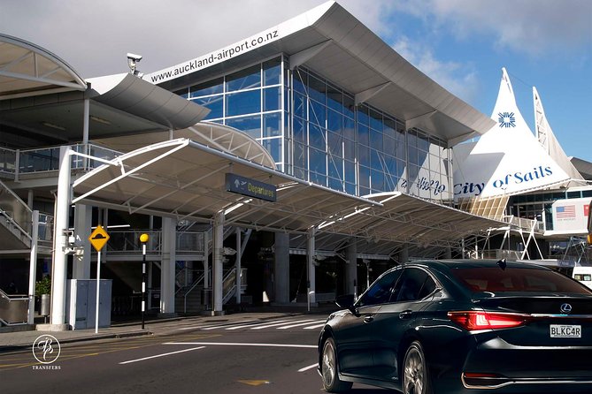 Private Luxury Airport Transfers in Auckland – Sedans & Vans - Meet Your Driver at Auckland Airport Arrival Lounge