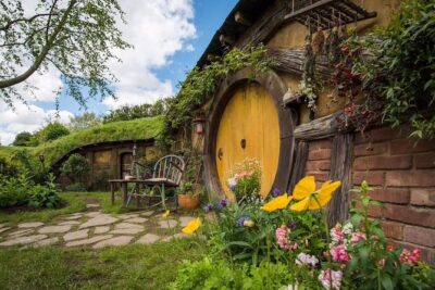 Private Luxury Tour to Hobbiton Movie Set & Waitimo Glowworm Cave - Waitomo Glowworm Caves: two cave levels and a 45-minute starry boat ride