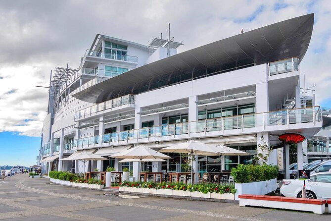 Private Transfer From Cruise Ship To Auckland Airport - Meet-and-greet setup at Princess Wharf and Queens Wharf