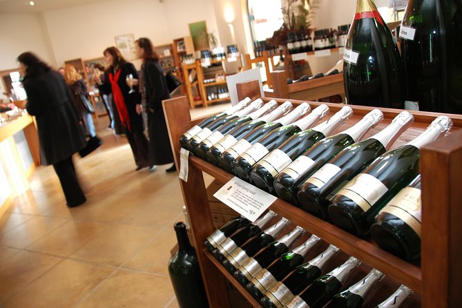 Small-Group Kumeu Wine Country Tour with Wine Tastings & Lunch - Kumeu in a Half Day: Family Wineries Close to Auckland