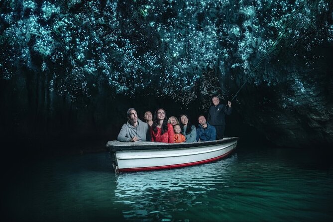 Small Group Waitomo and Rotorua including Te Puia Tour - 7:00 am pickup from Auckland: plan for the long ride