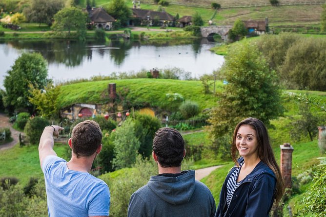 The Hobbiton Movie Set Small-Group Guided Tour from Auckland - Photo spots you’ll actually use: Hobbit Holes and the bridge
