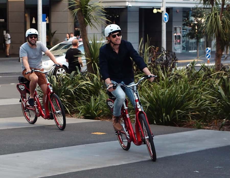 The Inside Loop: See Auckland's Coolest Neighbourhoods - The Ride Out of the Center: Te Wero Bridge to the Viaduct