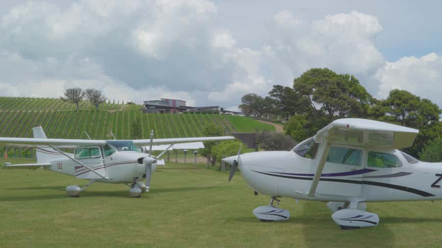 Waiheke Island: 30-Minute Scenic Flight - Waiheke Wings meet-up: short briefing, big payoff