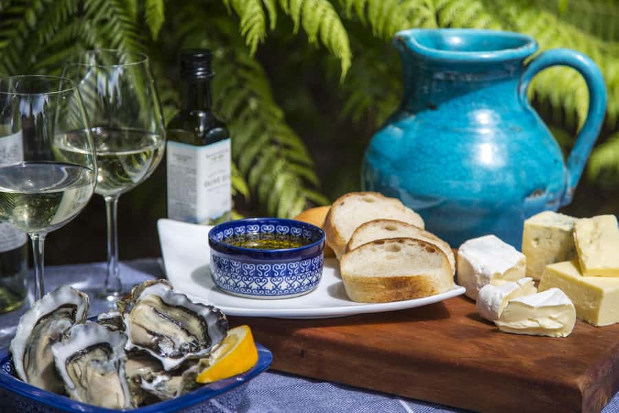 Waiheke Island Gourmet Food and Wine Tour with Lunch - A 9:45 departure that keeps the day flowing
