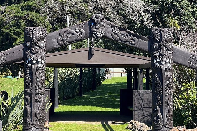 Waiheke Island History and Heritage Tour - The Māori perspective on Waiheke: carving, tattooing, and language