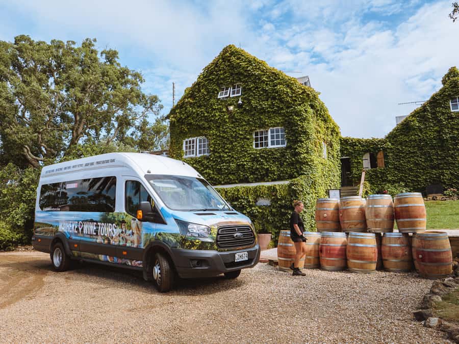 Waiheke Island: Scenic Island Wine Tour & Local Wine Tasting - Why the Kiwi guides are the secret sauce (and who you might meet)